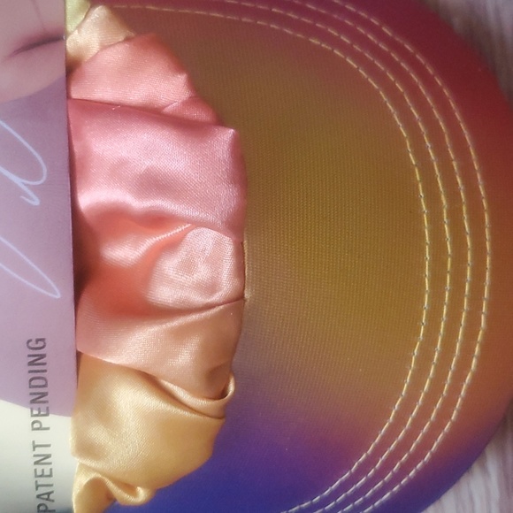 Red visor bonnet X Keyshia Cole final price - Picture 4 of 6